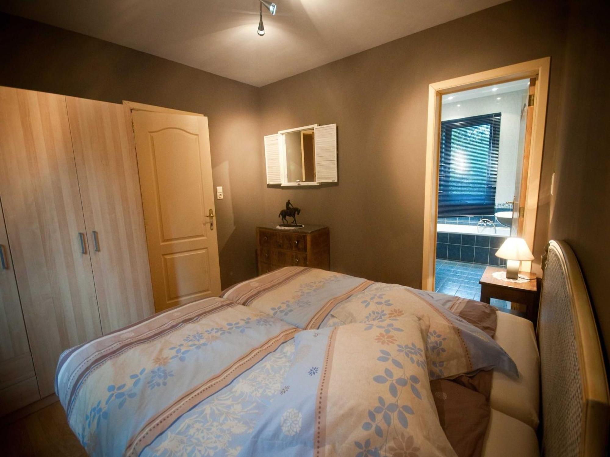Modern Holiday Home In Stavelot With Fireplace エクステリア 写真