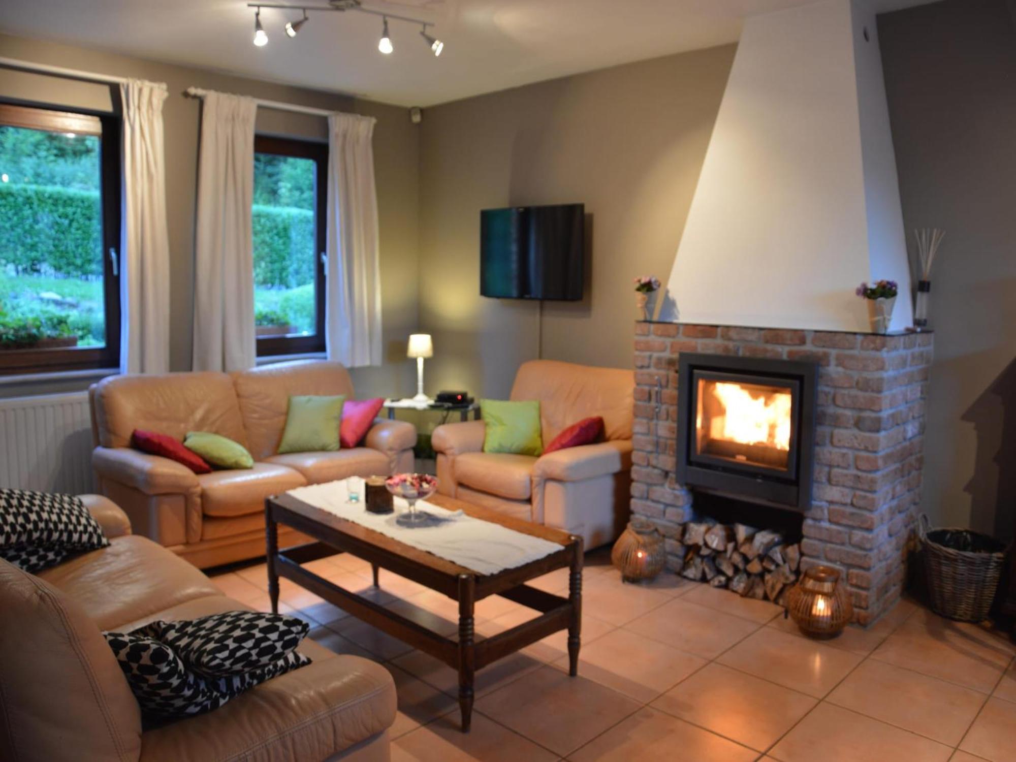 Modern Holiday Home In Stavelot With Fireplace エクステリア 写真