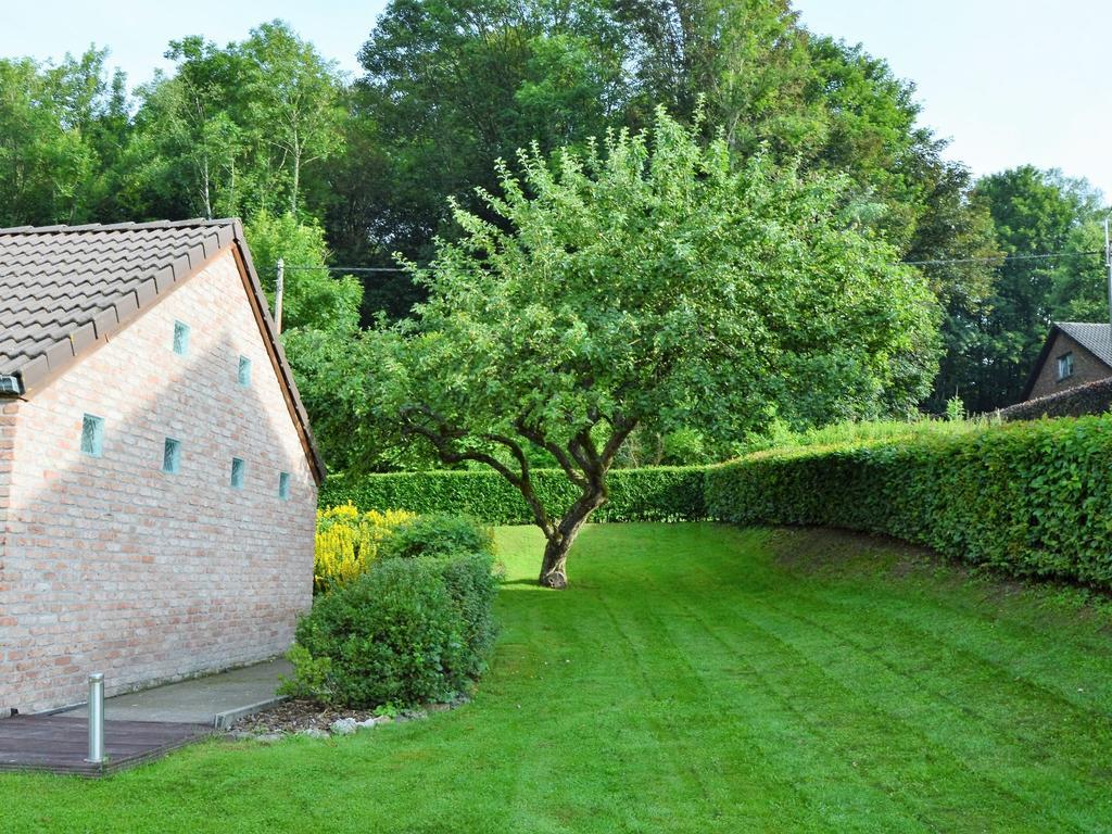 Modern Holiday Home In Stavelot With Fireplace エクステリア 写真