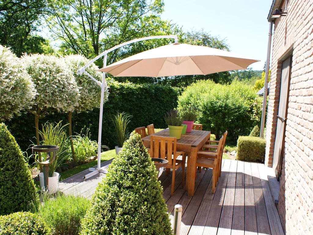 Modern Holiday Home In Stavelot With Fireplace エクステリア 写真