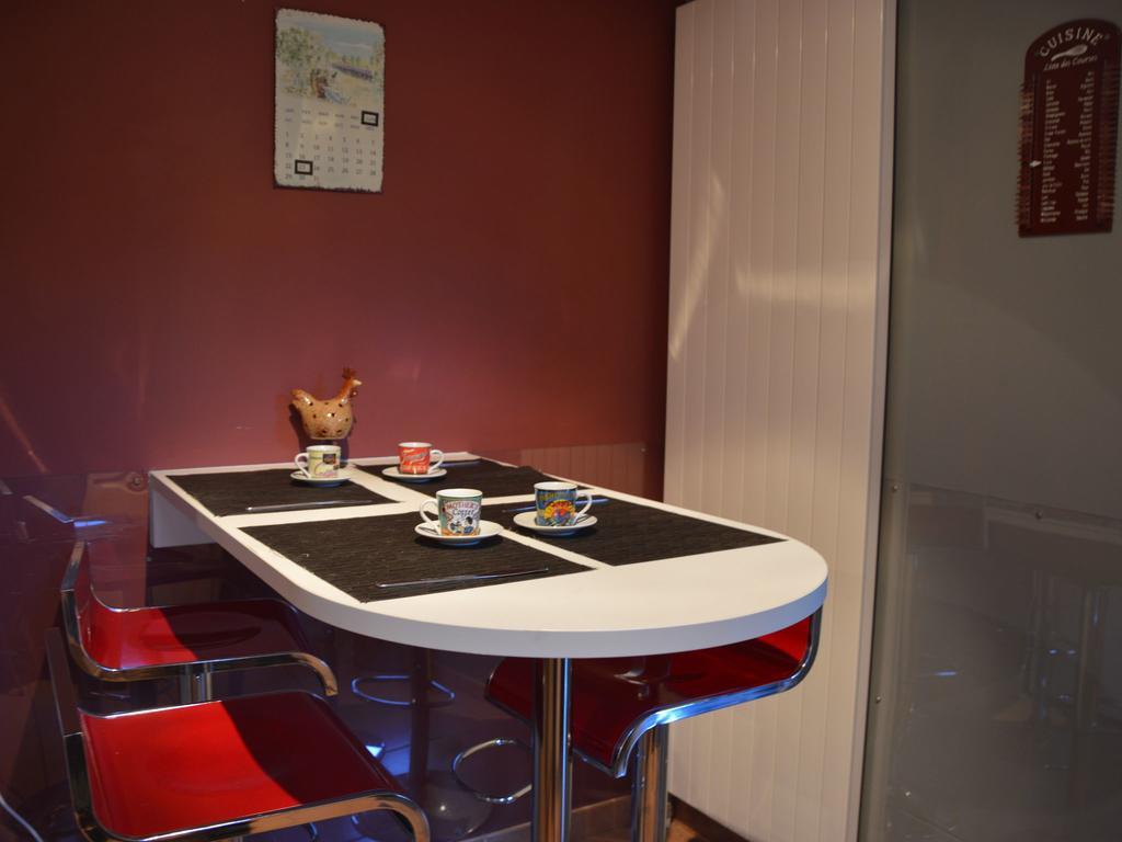 Modern Holiday Home In Stavelot With Fireplace エクステリア 写真