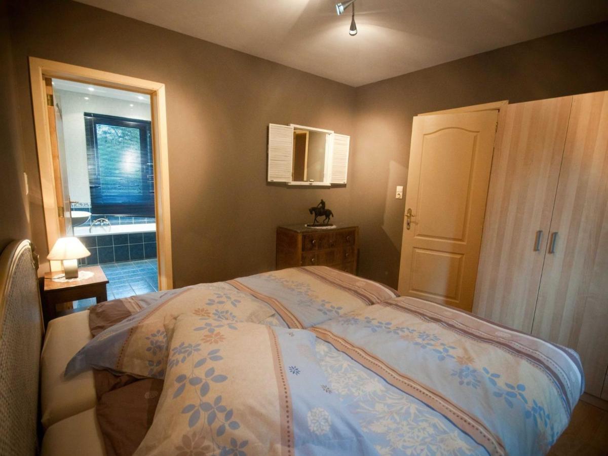Modern Holiday Home In Stavelot With Fireplace エクステリア 写真
