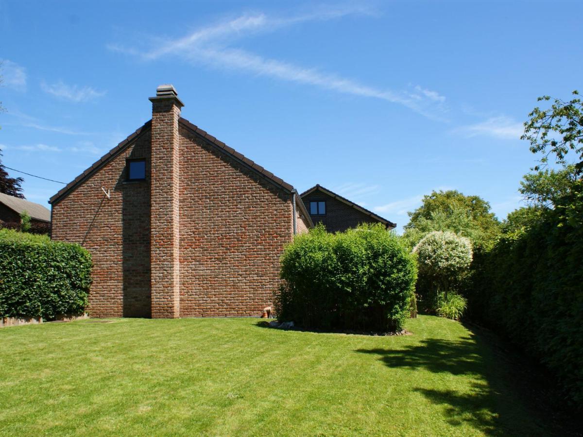 Modern Holiday Home In Stavelot With Fireplace エクステリア 写真